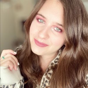 Meet your Posher, Daniella